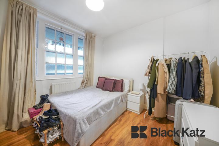 Bright and airy two bedroom flat with central location. Page Street, Westminster / Pimlico